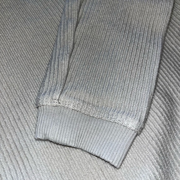 Aerie Sweatshirt Sized XS - Picture 4 of 4